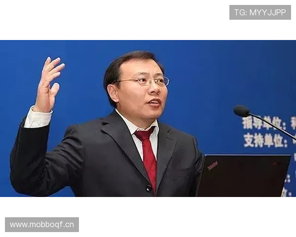 韩旭随手拎的行李箱比我房子首付还贵，我默默去翻钱包